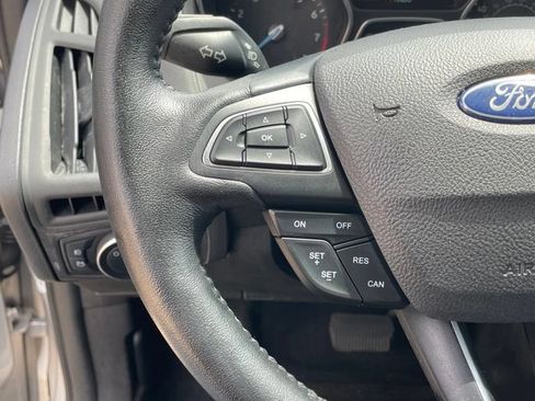 Used 2016 Ford Focus SE w/ Equipment Group 201A FWD image 16