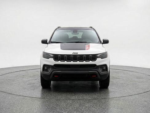 Used 2025 Jeep Compass Trailhawk image 2