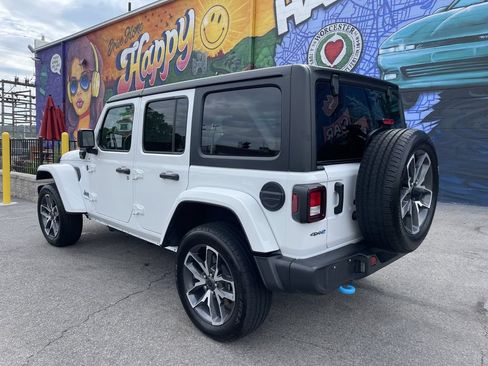 Used 2024 Jeep Wrangler Unlimited AWD/4WD image 3