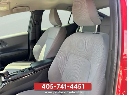 Used 2026 Toyota Prius LE FWD image 15