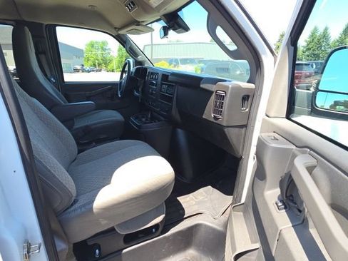 Used 2025 Chevrolet Express 3500 LT w/ LT Preferred Equipment Group RWD image 10