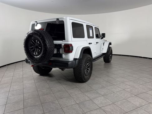 Used 2024 Jeep Wrangler Unlimited Rubicon AWD/4WD image 9