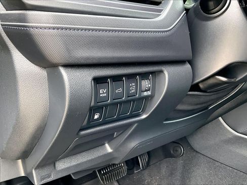 Used 2025 Subaru Forester Limited AWD/4WD image 37