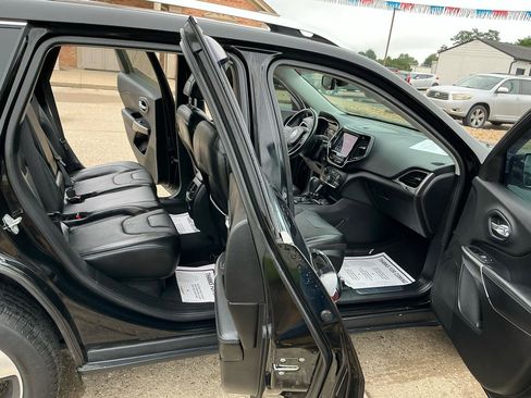 Used 2019 Jeep Cherokee Limited AWD/4WD image 20