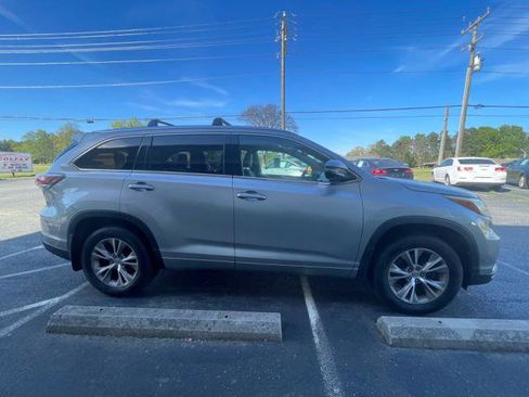 Used 2015 Toyota Highlander XLE image 5