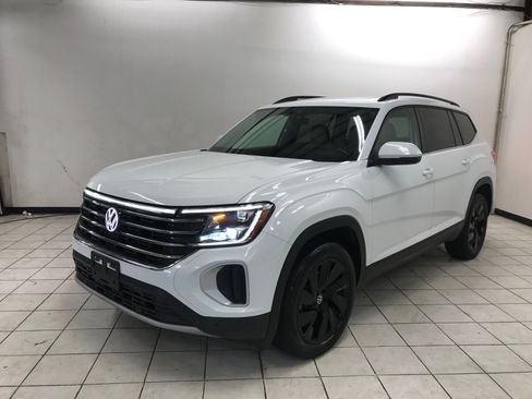Used 2024 Volkswagen Atlas SE AWD/4WD image 1