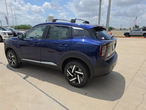 New 2026 Nissan Kicks SV w/ Cold Weather Package FWD image 5