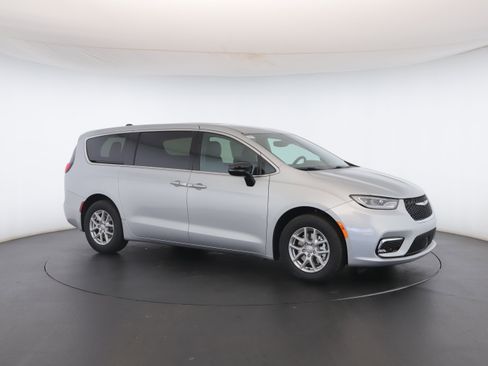 New 2026 Chrysler Pacifica Select image 31