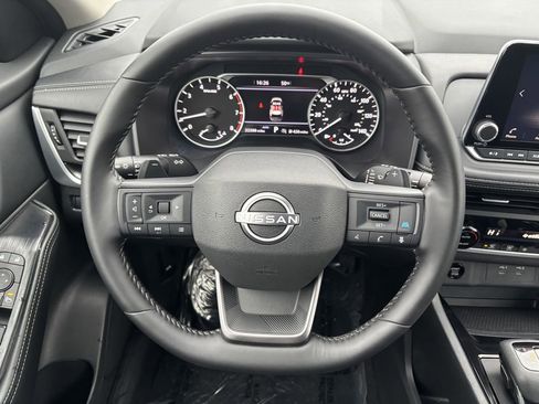 Used 2025 Nissan Rogue SV image 13