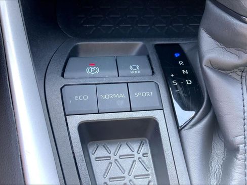 Used 2024 Toyota RAV4 XLE FWD image 35