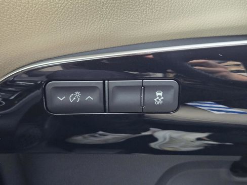 Used 2016 Toyota Prius Four FWD image 18