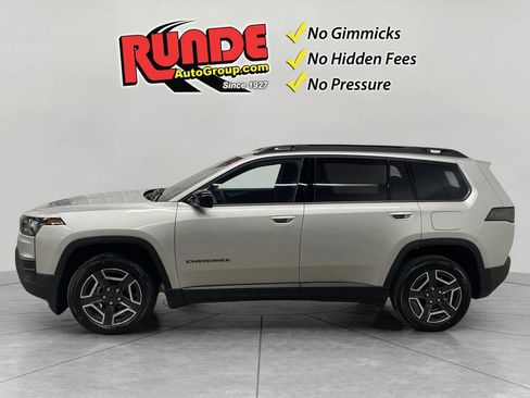 New 2026 Jeep Cherokee Laredo AWD/4WD image 2