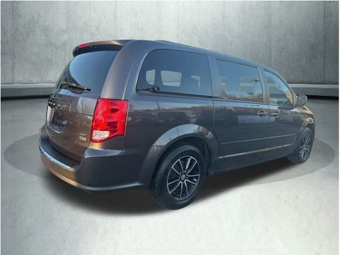 Used 2017 Dodge Grand Caravan GT image 8