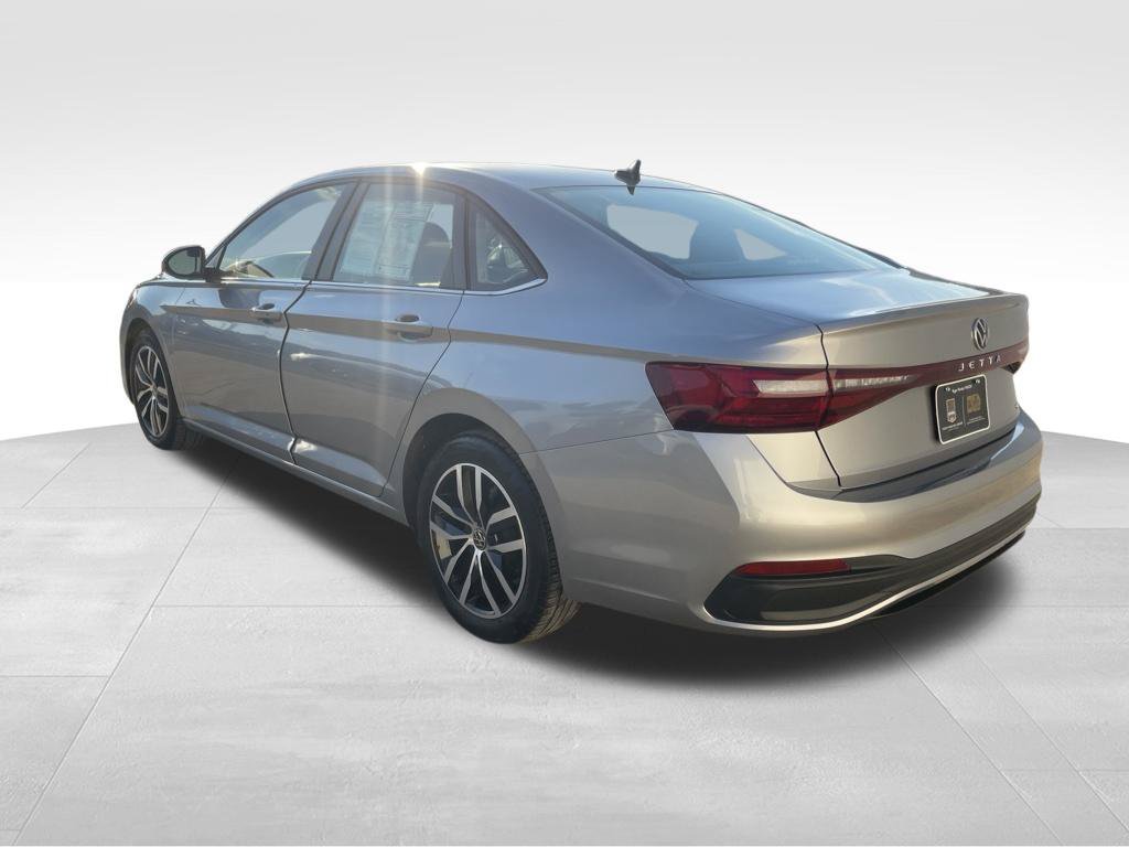 Used 2025 Volkswagen Jetta SE FWD image 7