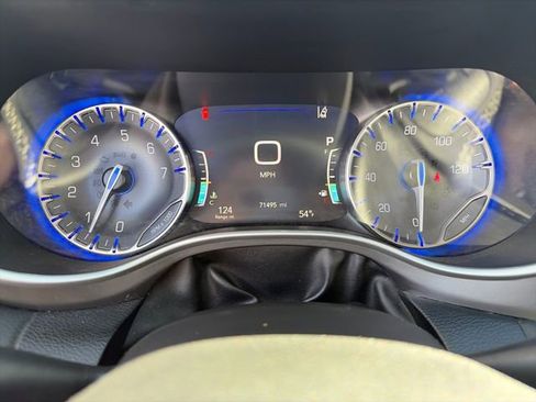 Used 2022 Chrysler Pacifica Touring-L FWD image 29