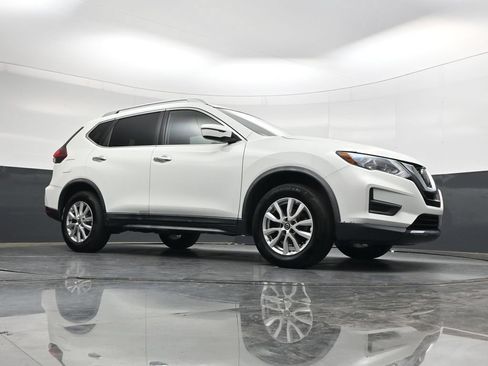 Used 2018 Nissan Rogue SV AWD/4WD image 24