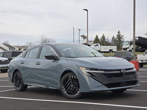 New 2026 Nissan Sentra SR image 2