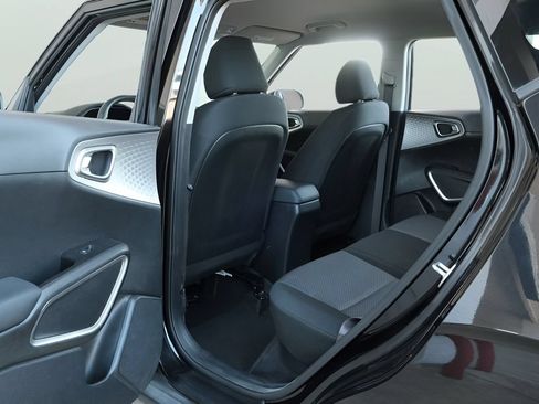 Used 2023 Kia Soul LX FWD image 17