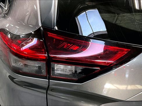 Used 2023 Nissan Rogue SV image 34