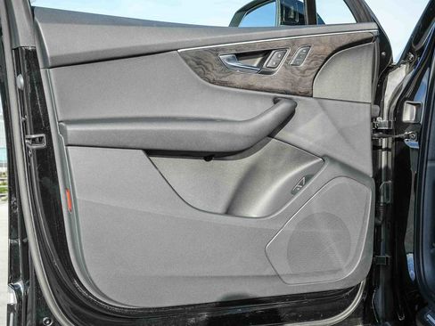 Used 2022 Audi Q7 Premium image 30