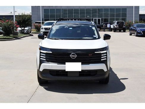 Used 2025 Nissan Kicks SR FWD image 8