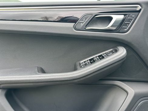 Certified 2024 Porsche Macan AWD/4WD image 12