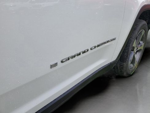 New 2025 Jeep Grand Cherokee Limited RWD image 33