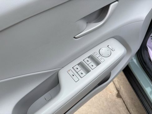 Used 2024 Hyundai Kona SEL image 11