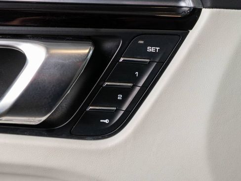 Certified 2023 Porsche Macan S AWD/4WD image 19