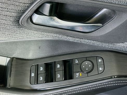 Used 2023 Nissan Rogue SV image 15