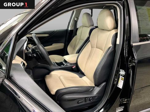 Used 2023 Subaru Outback Limited AWD/4WD image 8