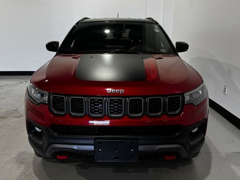 Used 2025 Jeep Compass Trailhawk AWD/4WD image 10