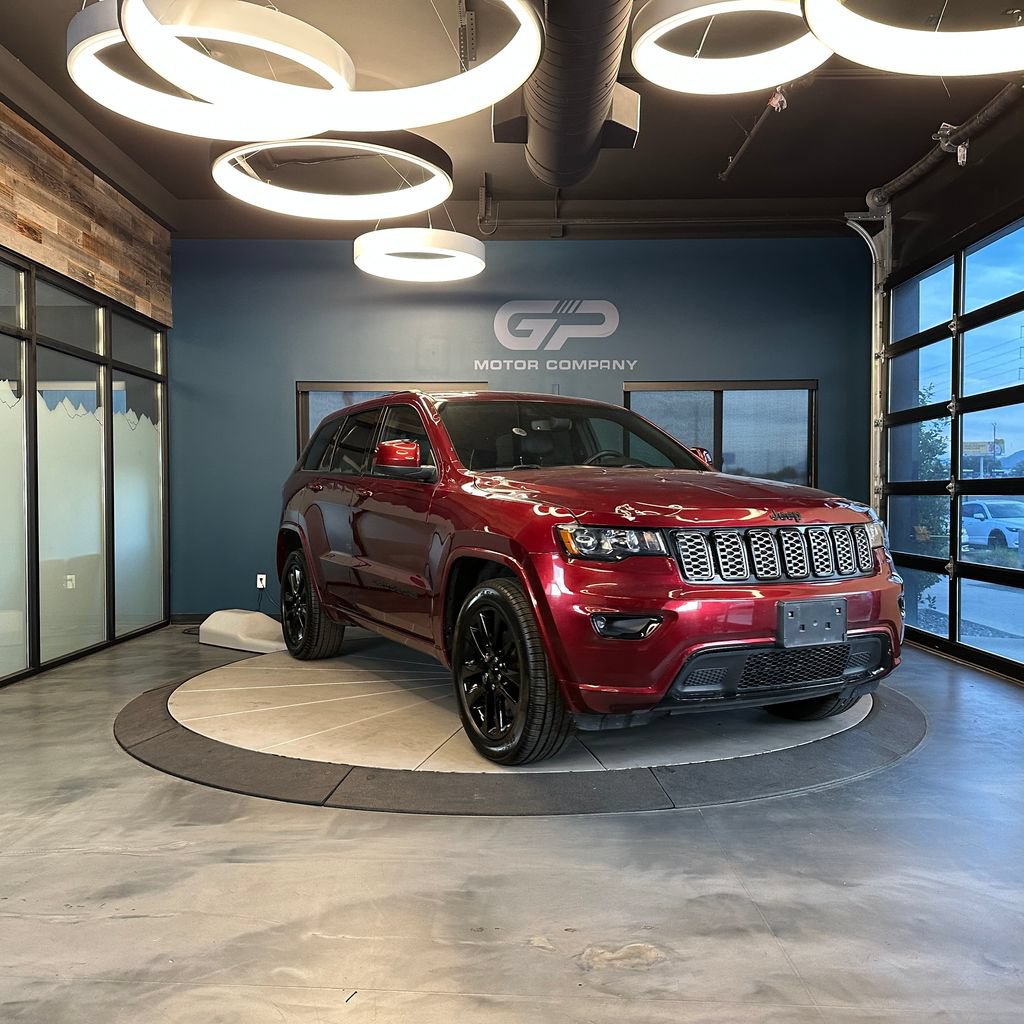 Used 2019 Jeep Grand Cherokee Altitude AWD/4WD image 1