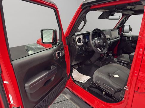 Used 2025 Jeep Wrangler Willys image 6