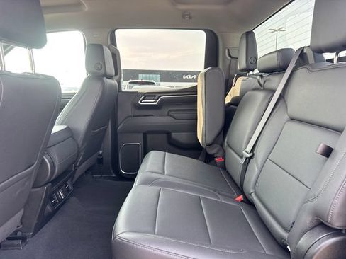 Used 2025 GMC Sierra 1500 SLT AWD/4WD image 9