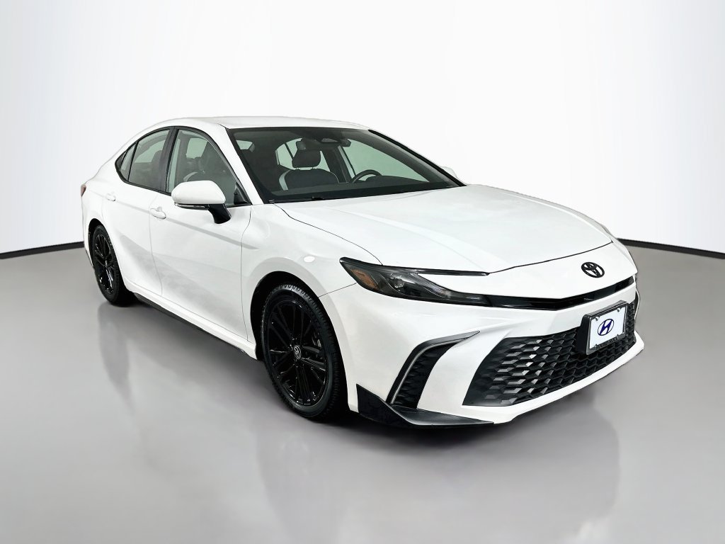 Used 2025 Toyota Camry SE w/ Convenience Package FWD image 3