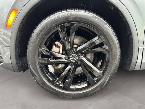 Used 2023 Volkswagen Tiguan SE R-Line image 14