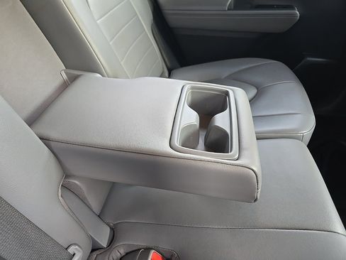 Used 2021 Toyota Highlander XLE image 95