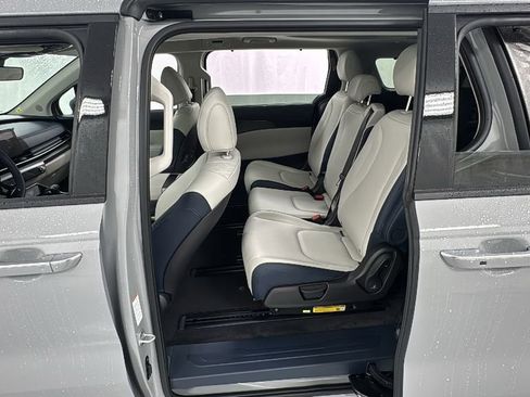 New 2026 Kia Carnival SX w/ SX Dark Edition Package FWD image 39