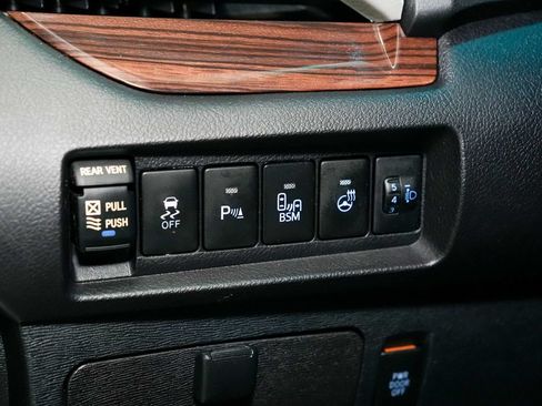 Used 2016 Toyota Sienna Limited Premium FWD image 14