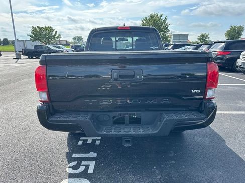 Used 2016 Toyota Tacoma TRD Sport w/ Premium & Technology Package AWD/4WD image 11