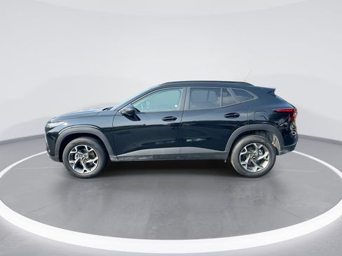 Used 2025 Chevrolet Trax LT w/ LT Convenience Package FWD image 6