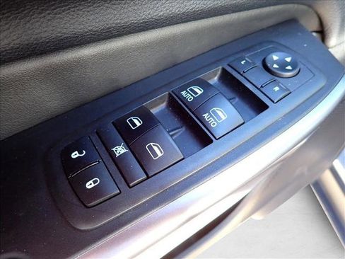 Used 2019 Jeep Cherokee Latitude Plus w/ Cold Weather Group image 12