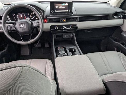 Certified 2023 Honda Pilot LX image 17