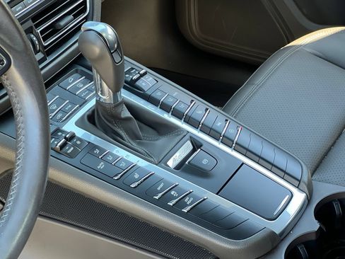 Certified 2021 Porsche Macan AWD/4WD image 30