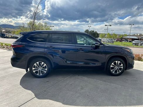 Used 2025 Toyota Highlander XLE AWD/4WD image 8