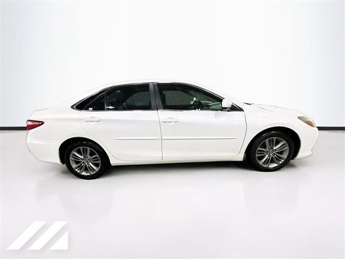 Used 2015 Toyota Camry SE image 4