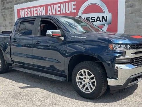 Used 2021 Chevrolet Silverado 1500 LT image 3