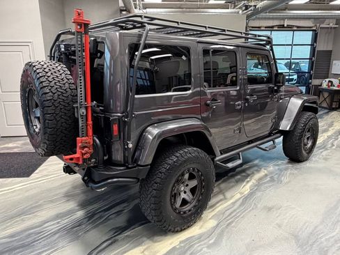 Used 2016 Jeep Wrangler Unlimited Rubicon w/ Connectivity Group AWD/4WD image 34