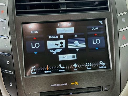 Used 2017 Lincoln MKC Select w/ Select Plus Package AWD/4WD image 16